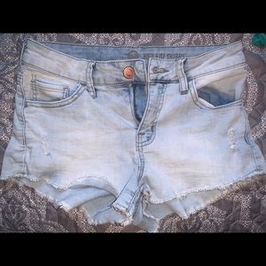 Women’s Low Rise Light Wash Jean Shorts